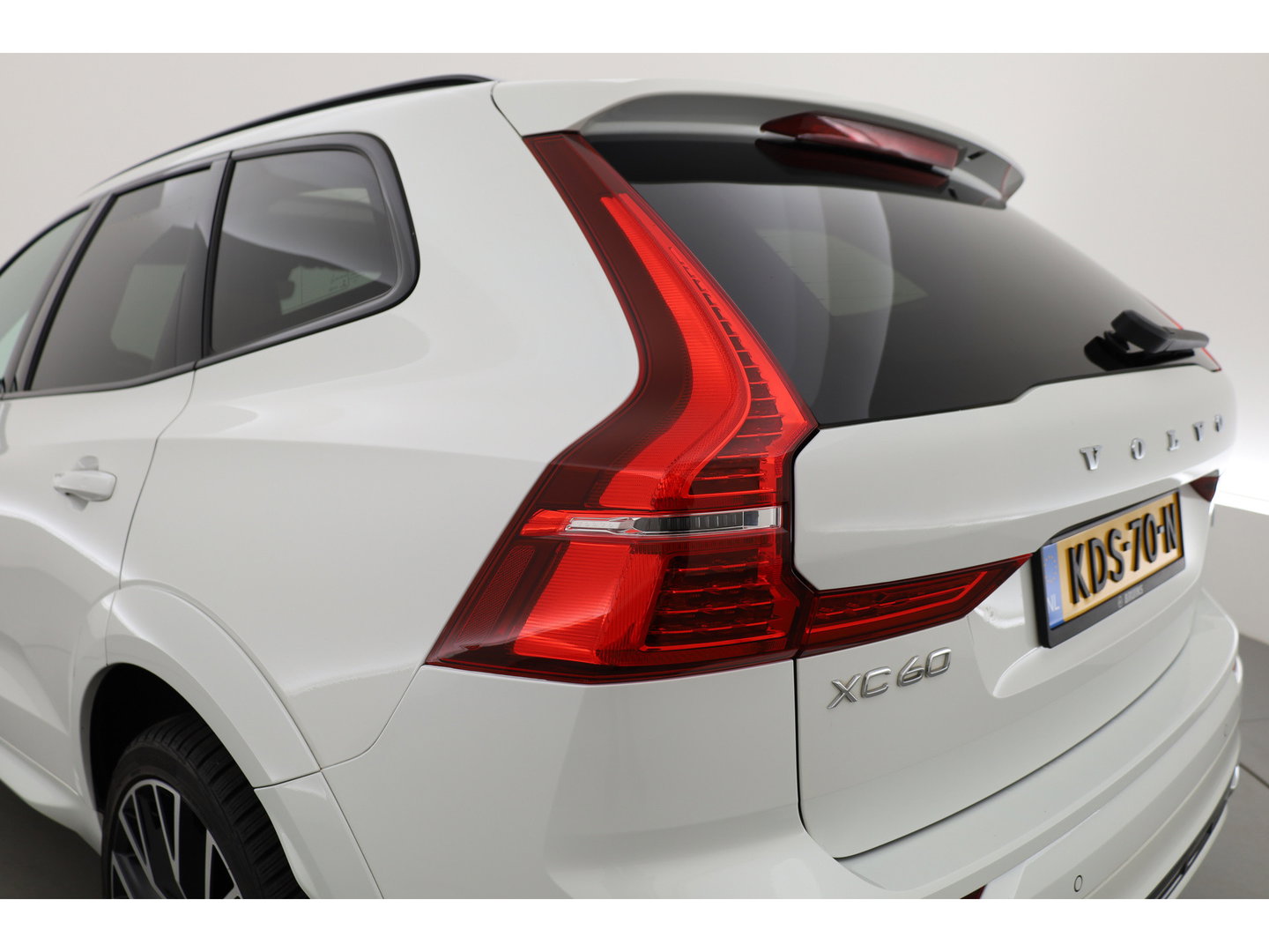 Volvo XC60 2.0 Recharge T6 AWD R-Design | Pano| H&K Audio | Blis | ACC | 360 Camera | Head up | stoel 4 & stuur verw. |