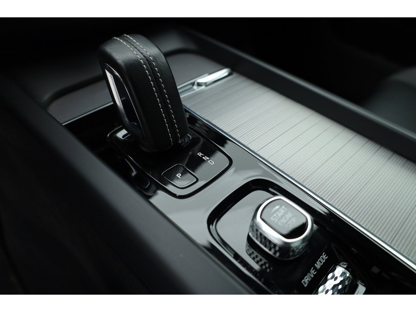 Volvo XC60 2.0 Recharge T6 AWD R-Design | Pano| H&K Audio | Blis | ACC | 360 Camera | Head up | stoel 4 & stuur verw. |