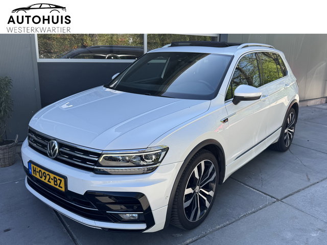 Volkswagen Tiguan - 1.5 TSI 150pk DSG ACT Highline Business R R-line Panorama Trekhaak Assistentie pakket Navigatie 20" Velgen