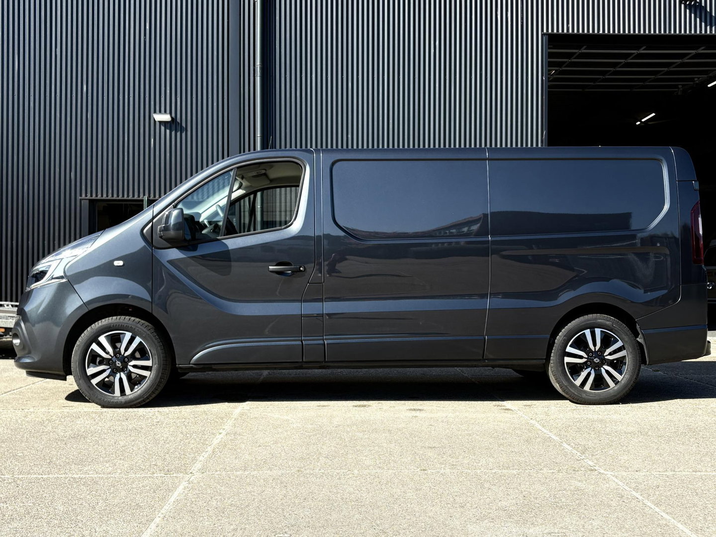 Renault Trafic 2.0 dCi 120 L2H1 MARGE | LMV | ZEER NETTE BUS | CAMERA | LED |