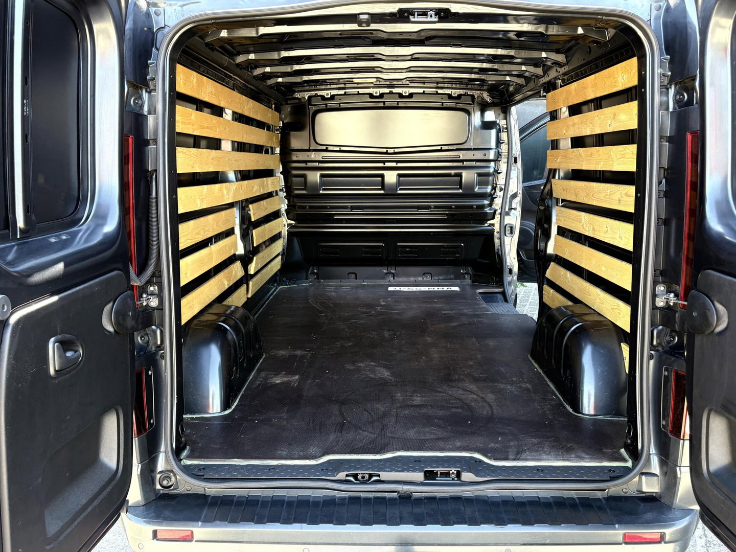 Renault Trafic 2.0 dCi 120 L2H1 MARGE | LMV | ZEER NETTE BUS | CAMERA | LED |
