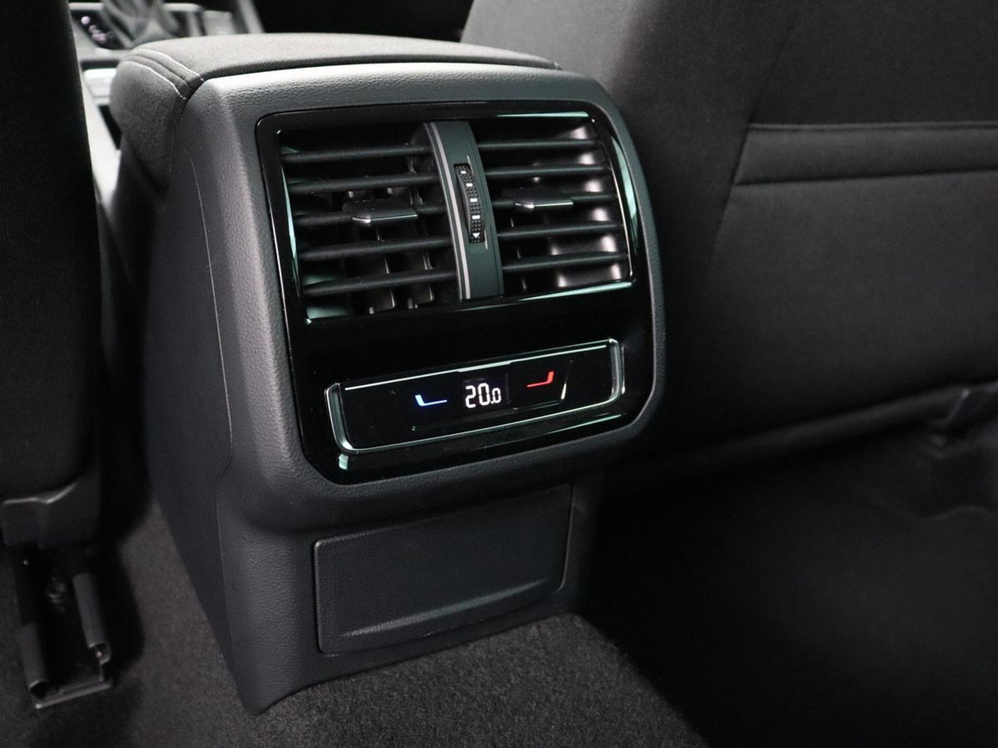 Volkswagen Passat 1.4 TSI PHEV GTE | SOH 94% | Stoelverwarming | Massage | Camera | Adaptive cruise | Matrix LED | Carplay | Navigatie | parkeerhulp | Climate control | Plug In