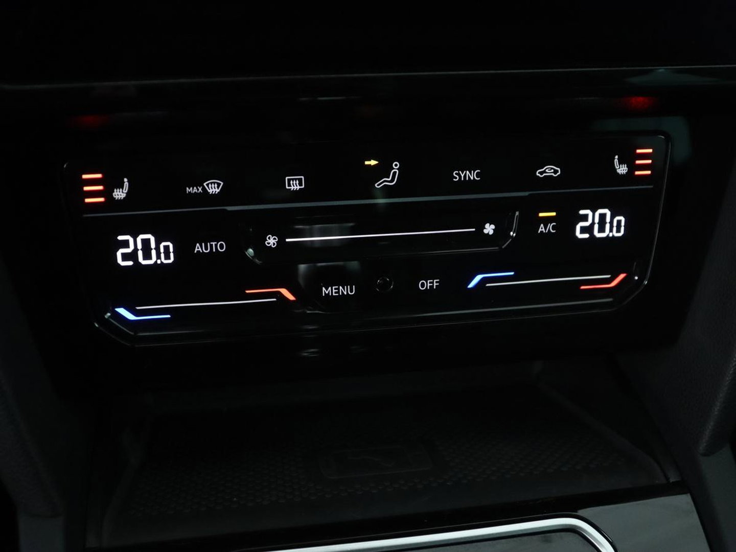Volkswagen Passat 1.4 TSI PHEV GTE | SOH 94% | Stoelverwarming | Massage | Camera | Adaptive cruise | Matrix LED | Carplay | Navigatie | parkeerhulp | Climate control | Plug In