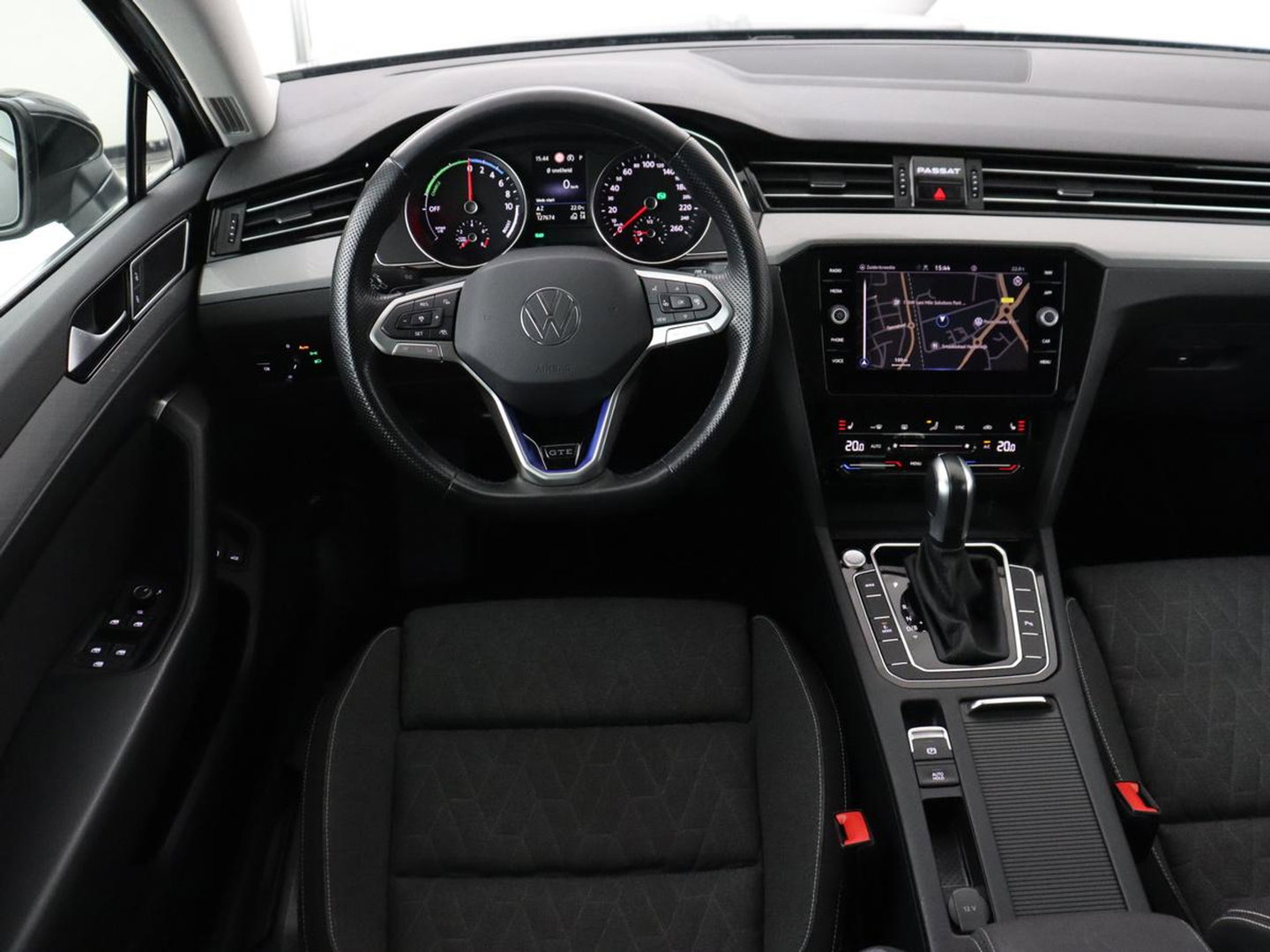 Volkswagen Passat 1.4 TSI PHEV GTE | SOH 94% | Stoelverwarming | Massage | Camera | Adaptive cruise | Matrix LED | Carplay | Navigatie | parkeerhulp | Climate control | Plug In