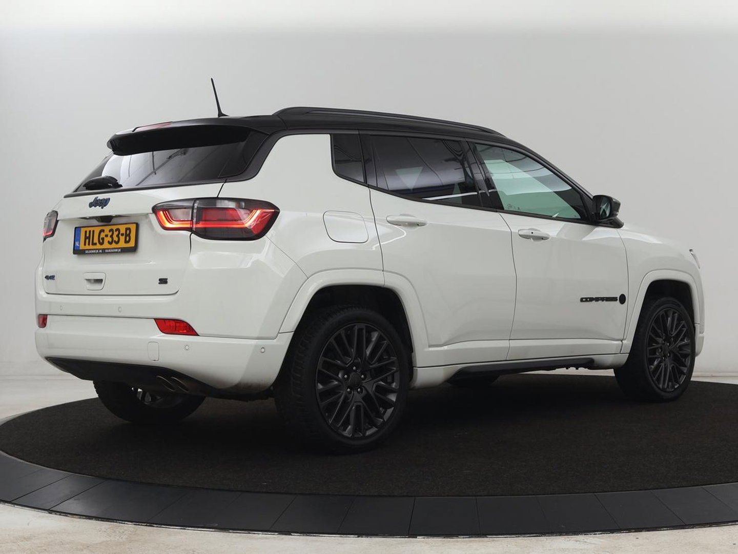 Jeep Compass 4xe 240 Plug-in Hybrid Electric S | Leder | 360 camera | Stoelventilatie | Adaptive cruise | Alpine Sound | Carplay | Navigatie | PHEV