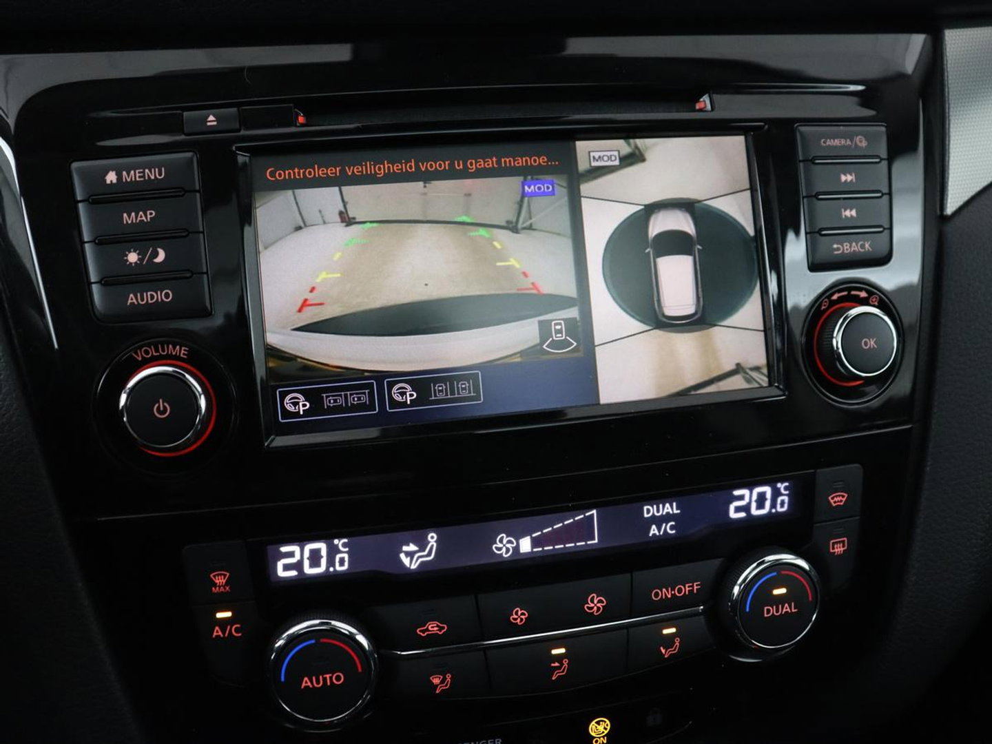 Nissan QASHQAI 1.3 DIG-T Business Edition | Panoramadak | Stoelverwarming | Trekhaak | Adaptive cruise | Leder | 360 Camera | Carplay | Keyless | Navigatie | Full LED | Side Assist | Elektrische stoelen