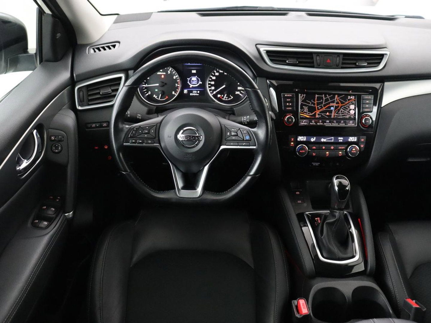 Nissan QASHQAI 1.3 DIG-T Business Edition | Panoramadak | Stoelverwarming | Trekhaak | Adaptive cruise | Leder | 360 Camera | Carplay | Keyless | Navigatie | Full LED | Side Assist | Elektrische stoelen