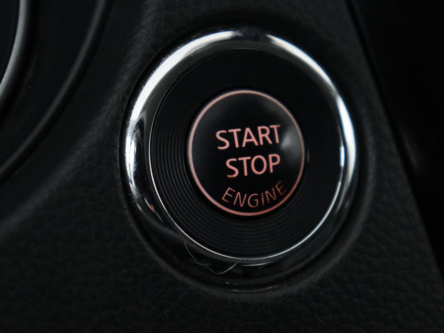 Nissan QASHQAI 1.3 DIG-T Business Edition | Panoramadak | Stoelverwarming | Trekhaak | Adaptive cruise | Leder | 360 Camera | Carplay | Keyless | Navigatie | Full LED | Side Assist | Elektrische stoelen