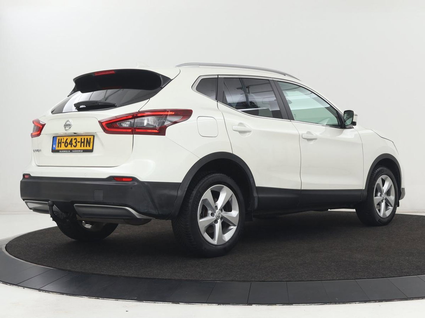 Nissan QASHQAI 1.3 DIG-T Business Edition | Panoramadak | Stoelverwarming | Trekhaak | Adaptive cruise | Leder | 360 Camera | Carplay | Keyless | Navigatie | Full LED | Side Assist | Elektrische stoelen