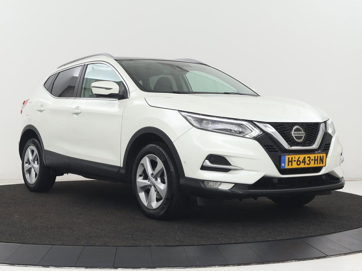 Nissan QASHQAI 1.3 DIG-T Business Edition | Panoramadak | Stoelverwarming | Trekhaak | Adaptive cruise | Leder | 360 Camera | Carplay | Keyless | Navigatie | Full LED | Side Assist | Elektrische stoelen