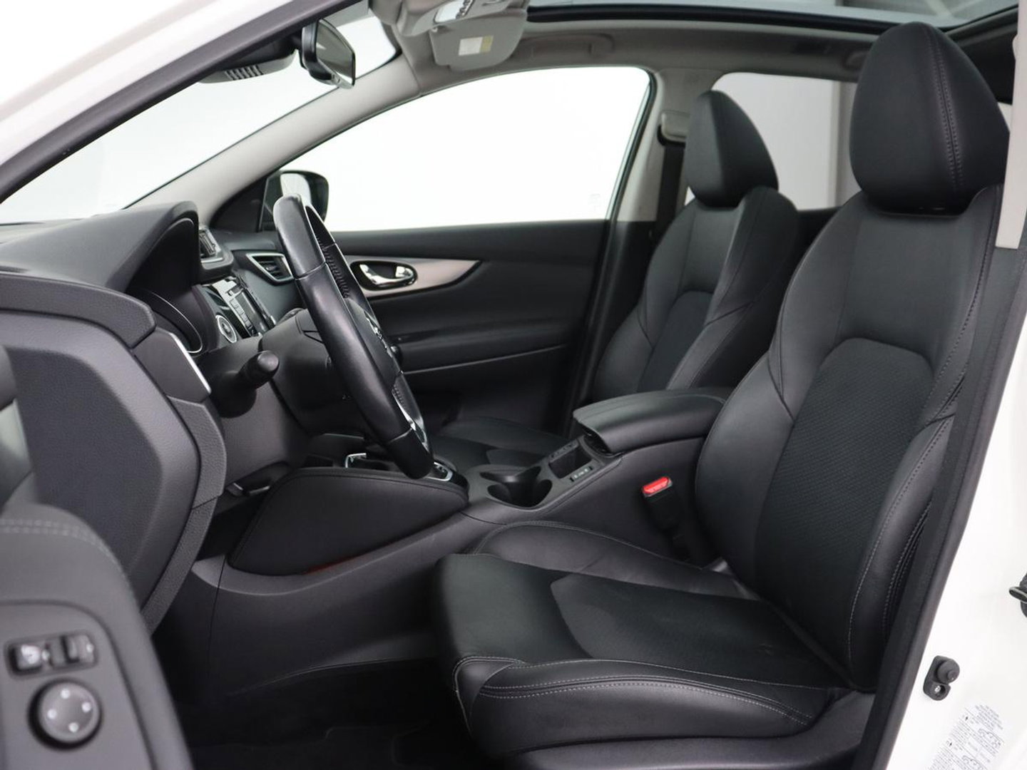 Nissan QASHQAI 1.3 DIG-T Business Edition | Panoramadak | Stoelverwarming | Trekhaak | Adaptive cruise | Leder | 360 Camera | Carplay | Keyless | Navigatie | Full LED | Side Assist | Elektrische stoelen