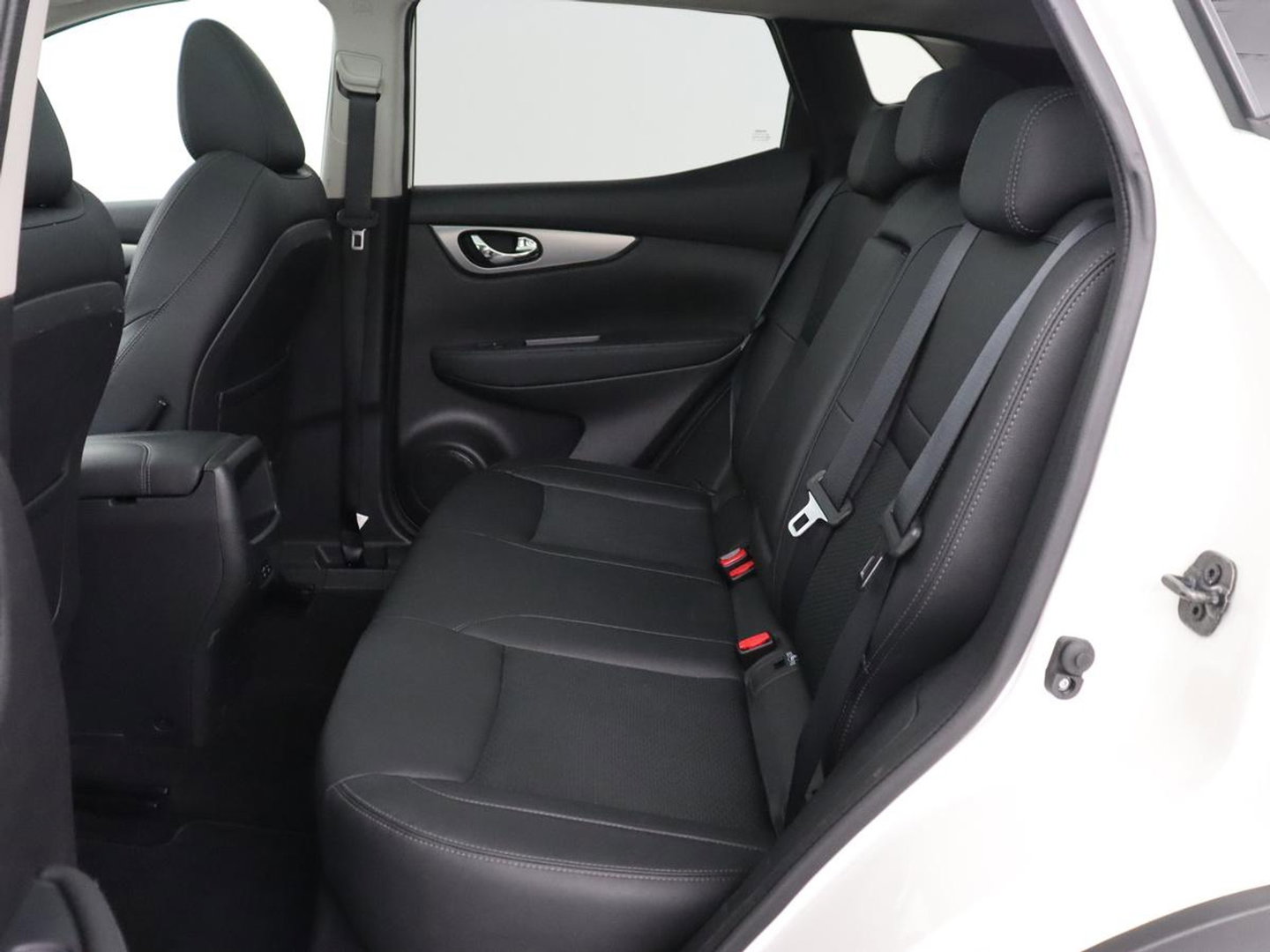 Nissan QASHQAI 1.3 DIG-T Business Edition | Panoramadak | Stoelverwarming | Trekhaak | Adaptive cruise | Leder | 360 Camera | Carplay | Keyless | Navigatie | Full LED | Side Assist | Elektrische stoelen