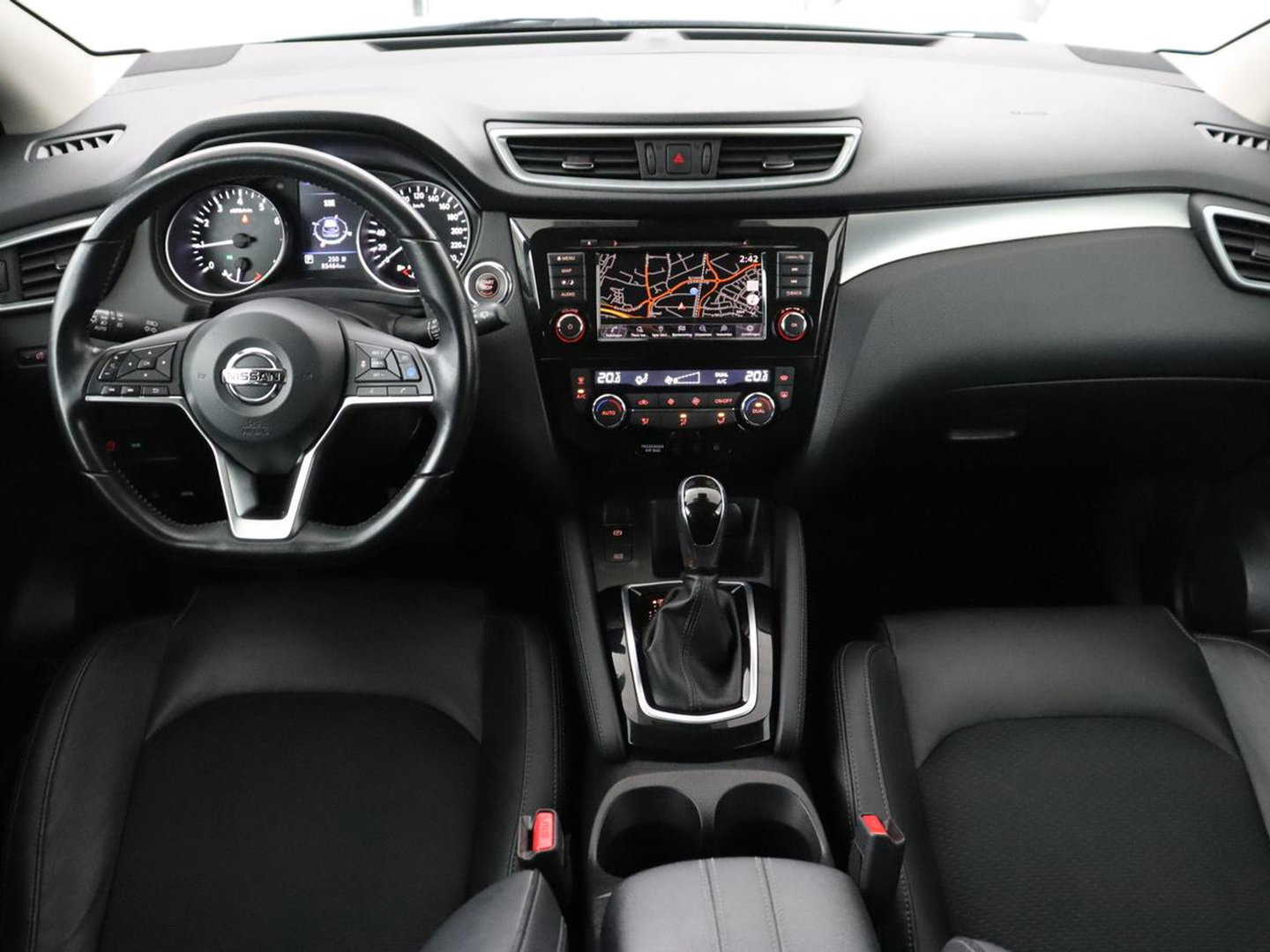 Nissan QASHQAI 1.3 DIG-T Business Edition | Panoramadak | Stoelverwarming | Trekhaak | Adaptive cruise | Leder | 360 Camera | Carplay | Keyless | Navigatie | Full LED | Side Assist | Elektrische stoelen