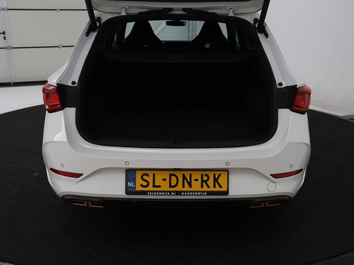 CUPRA Leon 1.4 eHybrid VZ | SOH 90,7% | 245pk | Stoelverwarming | Adaptive cruise | Camera | Carplay | Navigatie | Sfeerverlichting | Full LED | Sportstoelen | Keyless | PHEV | Plug In