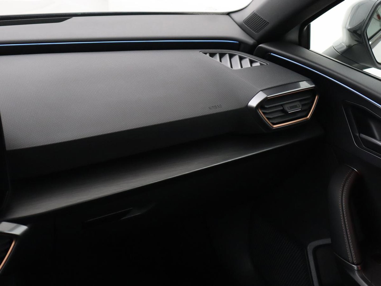 CUPRA Leon 1.4 eHybrid VZ | SOH 90,7% | 245pk | Stoelverwarming | Adaptive cruise | Camera | Carplay | Navigatie | Sfeerverlichting | Full LED | Sportstoelen | Keyless | PHEV | Plug In