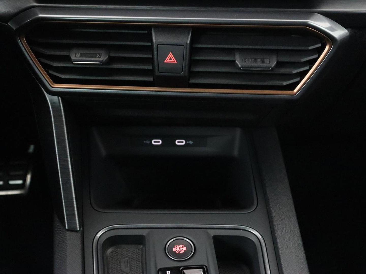 CUPRA Leon 1.4 eHybrid VZ | SOH 90,7% | 245pk | Stoelverwarming | Adaptive cruise | Camera | Carplay | Navigatie | Sfeerverlichting | Full LED | Sportstoelen | Keyless | PHEV | Plug In
