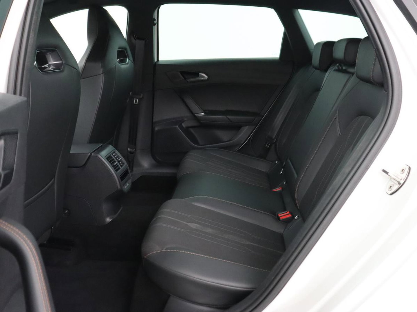 CUPRA Leon 1.4 eHybrid VZ | SOH 90,7% | 245pk | Stoelverwarming | Adaptive cruise | Camera | Carplay | Navigatie | Sfeerverlichting | Full LED | Sportstoelen | Keyless | PHEV | Plug In