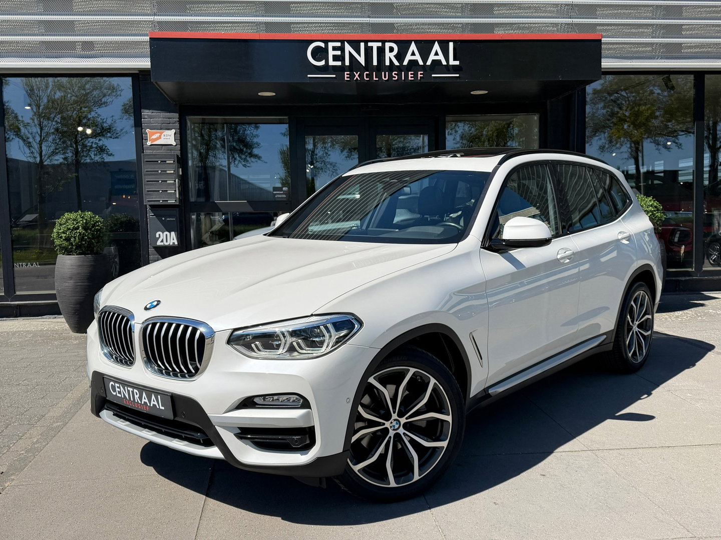 BMW X3 SDrive20i High Exe Pano|Leder|