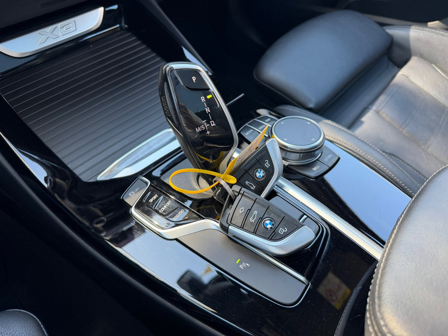 BMW X3 SDrive20i High Exe Pano|Leder|