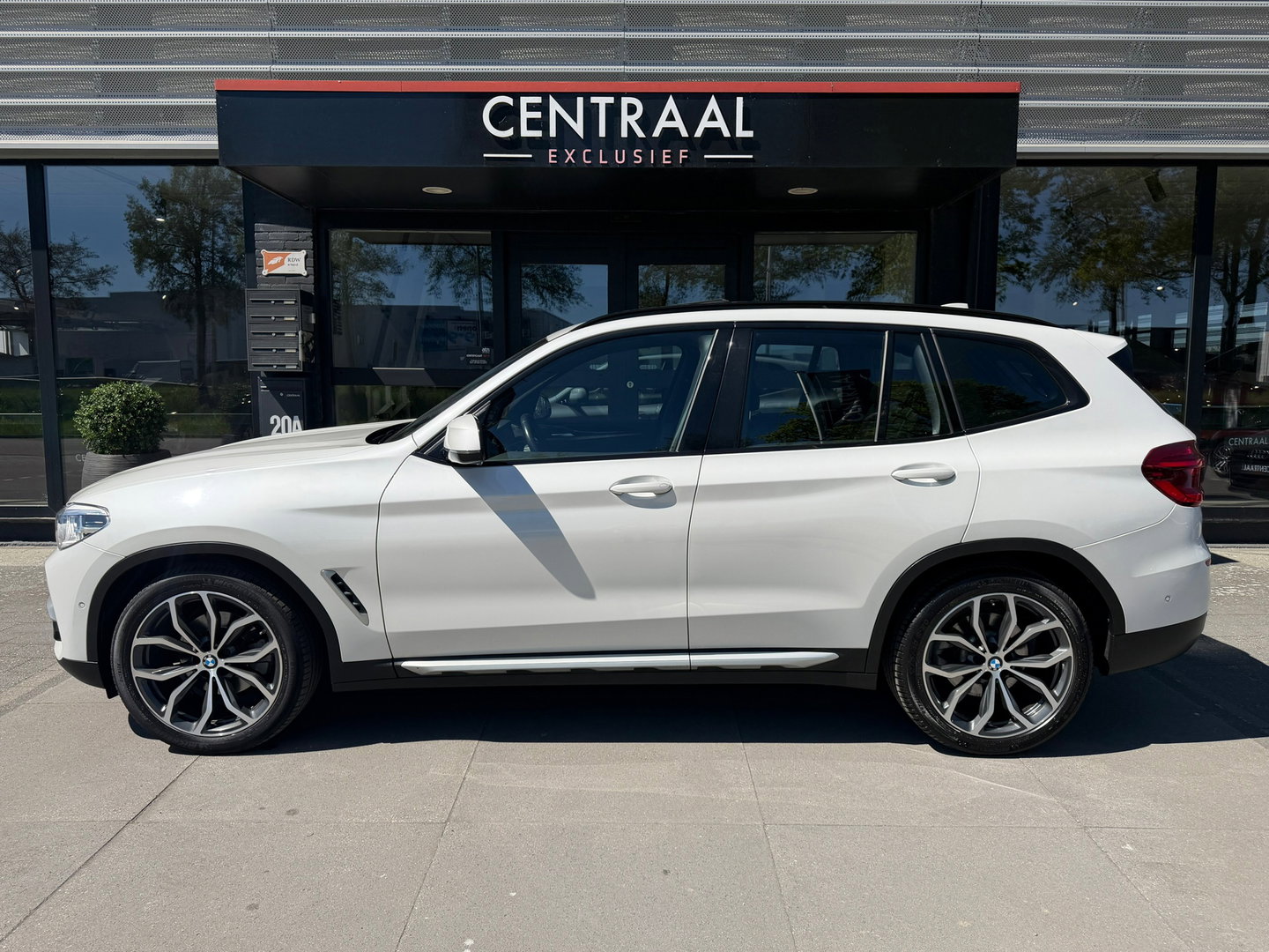 BMW X3 SDrive20i High Exe Pano|Leder|