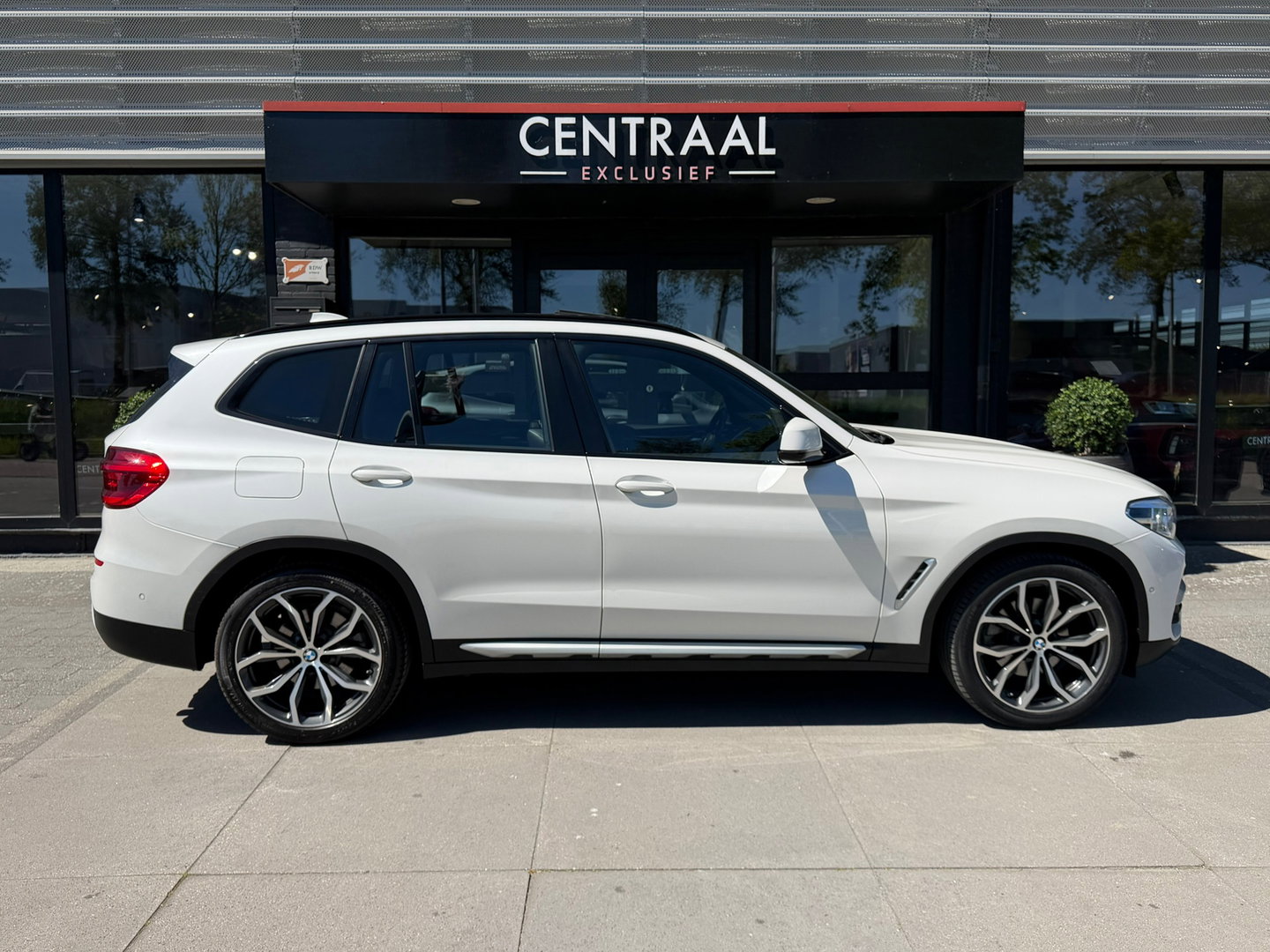 BMW X3 SDrive20i High Exe Pano|Leder|