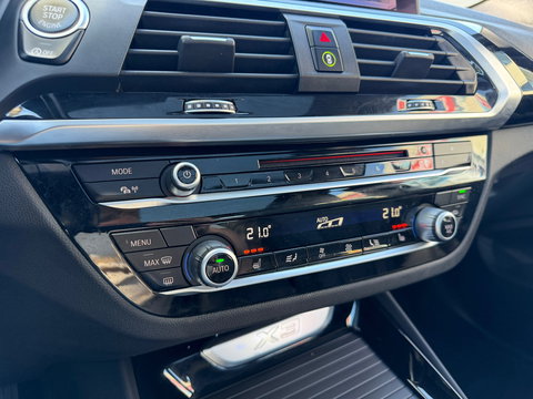 BMW X3 SDrive20i High Exe Pano|Leder|