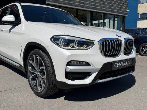 BMW X3 SDrive20i High Exe Pano|Leder|