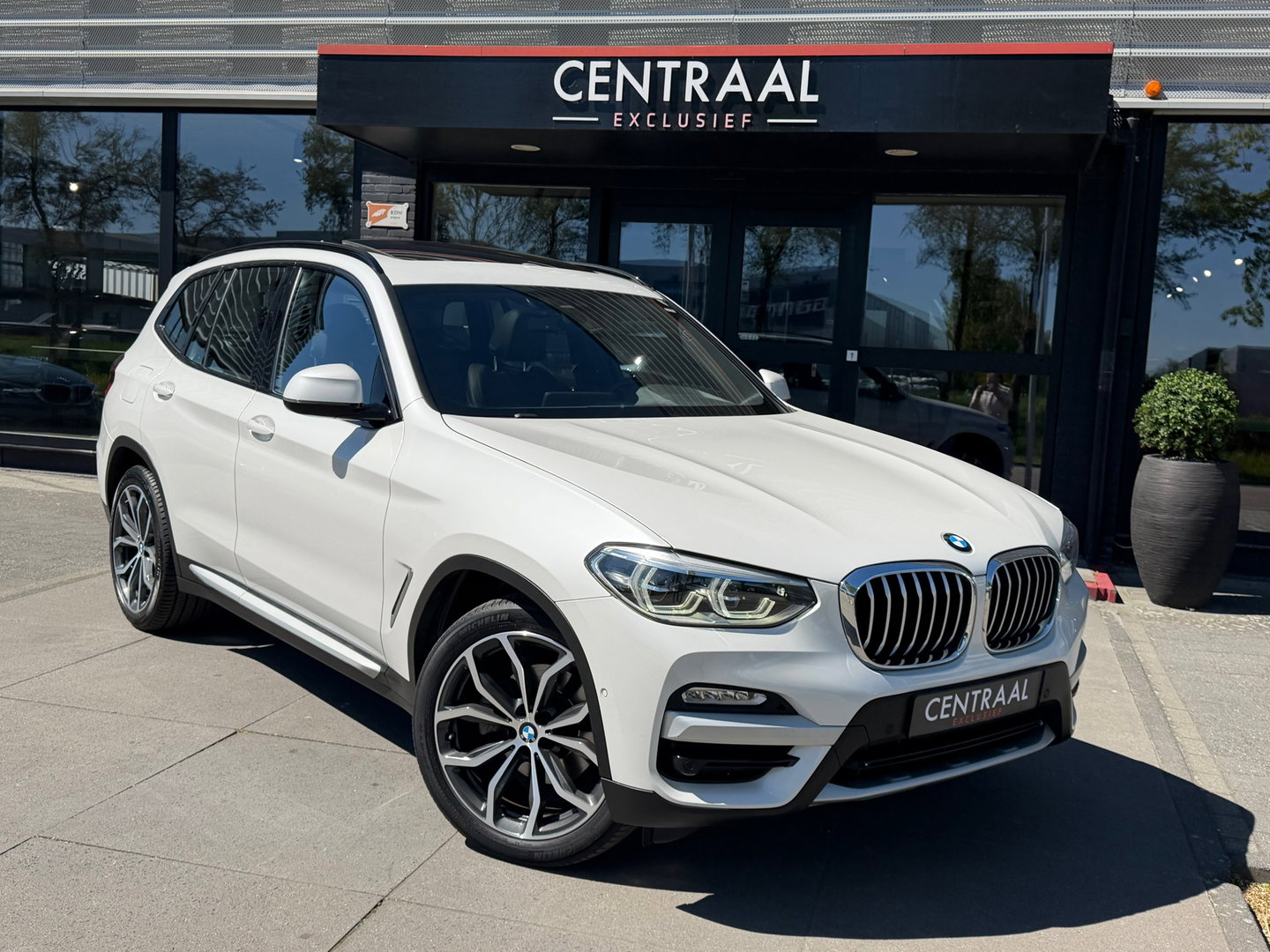 BMW X3 SDrive20i High Exe Pano|Leder|
