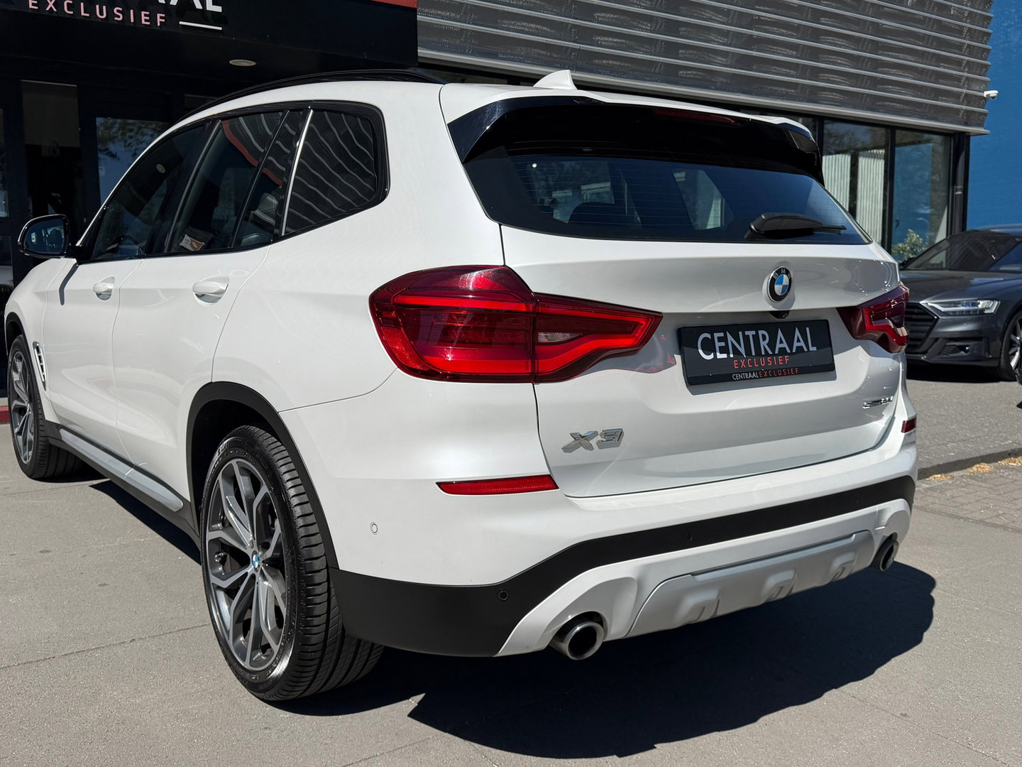 BMW X3 SDrive20i High Exe Pano|Leder|