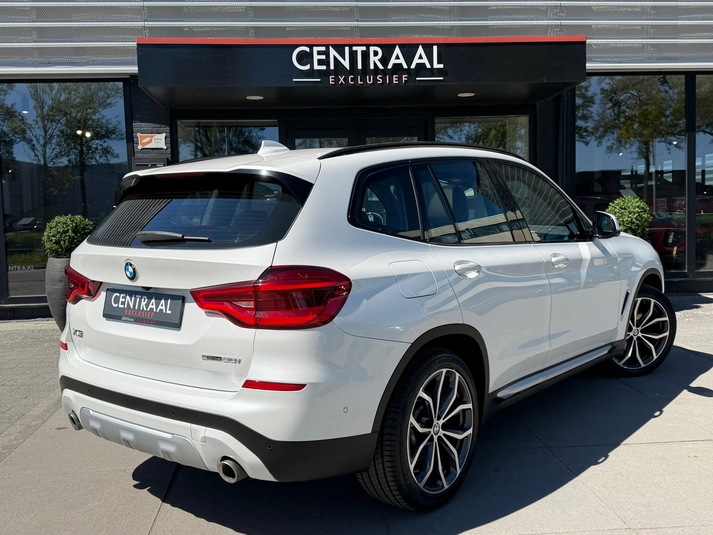 BMW X3 SDrive20i High Exe Pano|Leder|