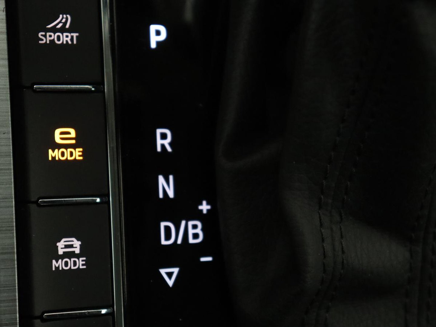 Škoda Superb 1.4 TSI iV Business Edition | SOH 90,7% | Stoelverwarming | Virtual Cockpit | Adaptive cruise | Camera | Carplay | Navigatie | Full LED | Parkeerhulp | PHEV | Plug In