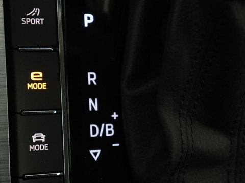 Škoda Superb 1.4 TSI iV Business Edition | SOH 90,7% | Stoelverwarming | Virtual Cockpit | Adaptive cruise | Camera | Carplay | Navigatie | Full LED | Parkeerhulp | PHEV | Plug In