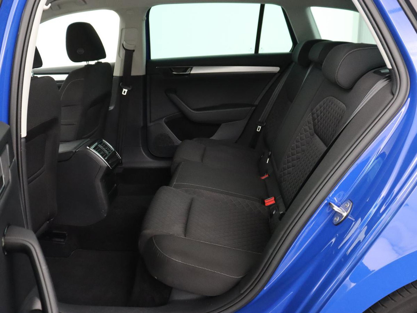Škoda Superb 1.4 TSI iV Business Edition | SOH 90,7% | Stoelverwarming | Virtual Cockpit | Adaptive cruise | Camera | Carplay | Navigatie | Full LED | Parkeerhulp | PHEV | Plug In