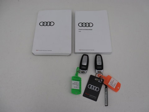 Audi A3 30 TFSI Advanced edition | Panoramadak | Stoelverwarming | Camera | Carplay | Sportstoelen | Navigatie | Full LED | Virtual Cockpit | Getint glas | Climate control | Parkeerhulp | Cruise control