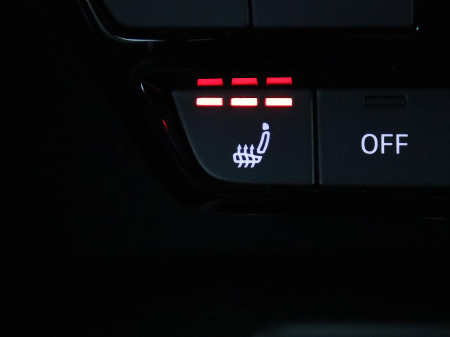Audi A3 30 TFSI Advanced edition | Panoramadak | Stoelverwarming | Camera | Carplay | Sportstoelen | Navigatie | Full LED | Virtual Cockpit | Getint glas | Climate control | Parkeerhulp | Cruise control