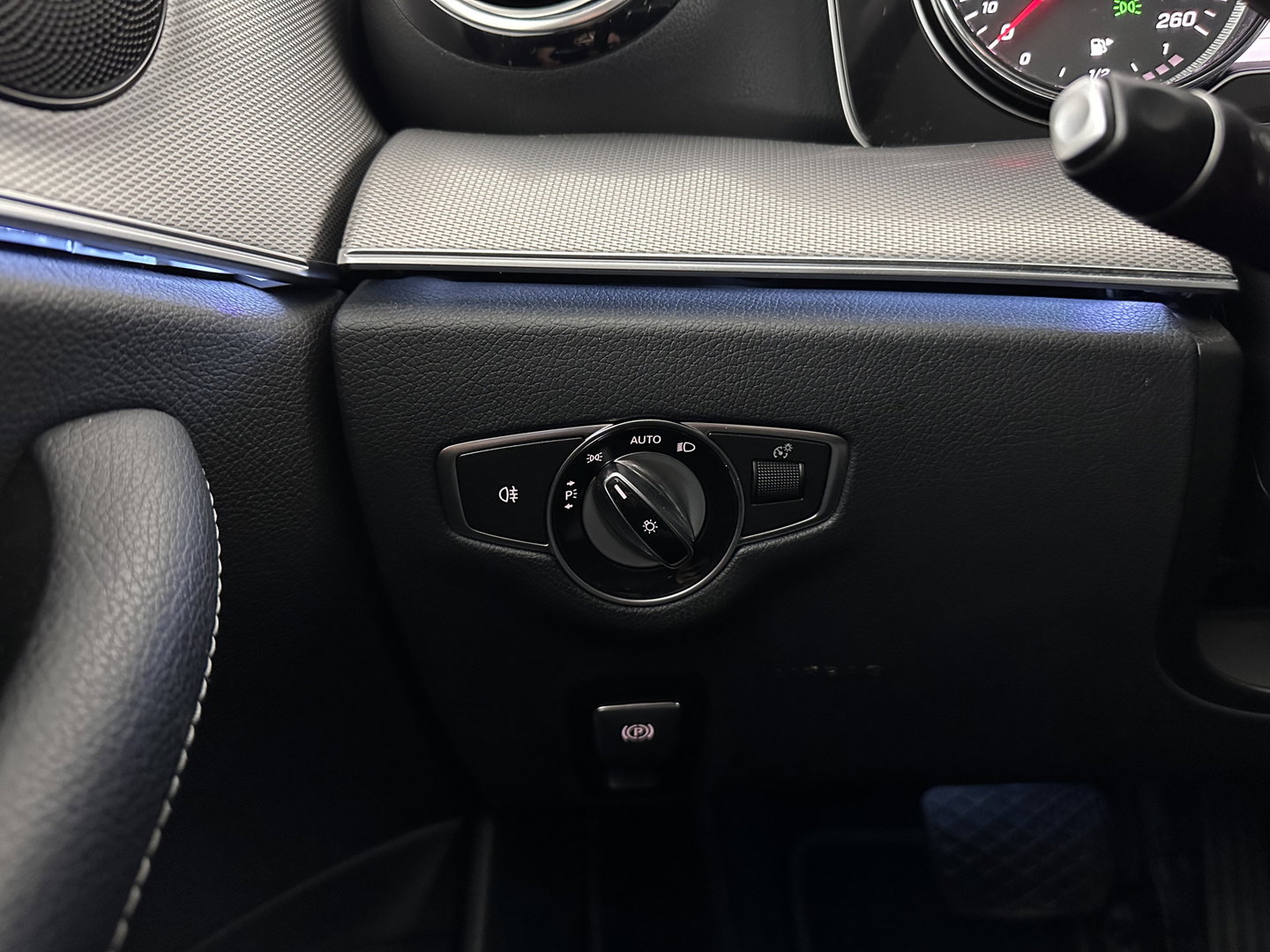 Mercedes-Benz E-Klasse 350 e Business Solution AMG Aut. *LEATHER-FABRIC | FULL-LED | AMBIENT-LIGHT | CAMERA | NAVI-FULLMAP | HEATED-SPORTSEATS | PRIVACY-GLASS | SHIFT-PADDLES | ECC | PDC | CRUISE | 18''ALU*