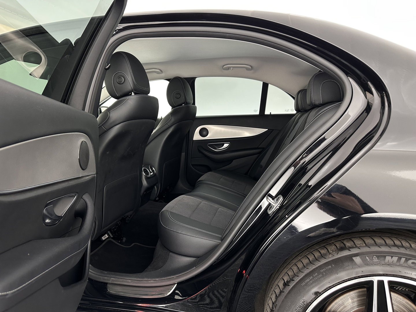 Mercedes-Benz E-Klasse 350 e Business Solution AMG Aut. *LEATHER-FABRIC | FULL-LED | AMBIENT-LIGHT | CAMERA | NAVI-FULLMAP | HEATED-SPORTSEATS | PRIVACY-GLASS | SHIFT-PADDLES | ECC | PDC | CRUISE | 18''ALU*