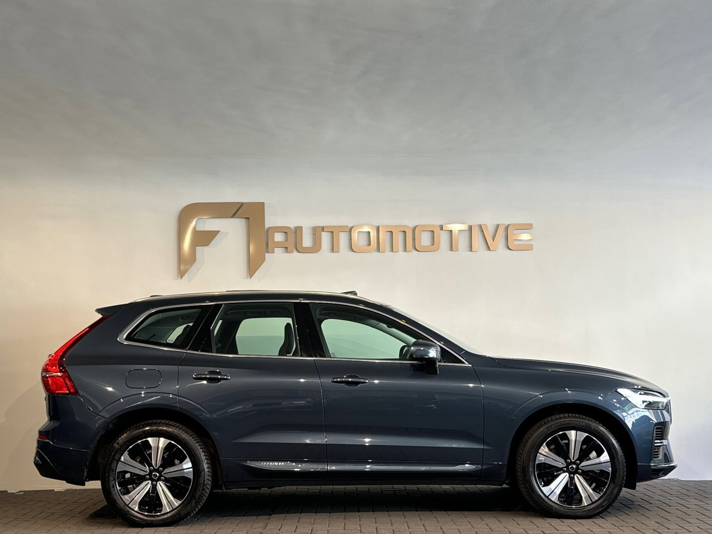 Volvo XC60 2.0 T6 Plug-in hybrid AWD Pano|Memory|Keyless|Camera