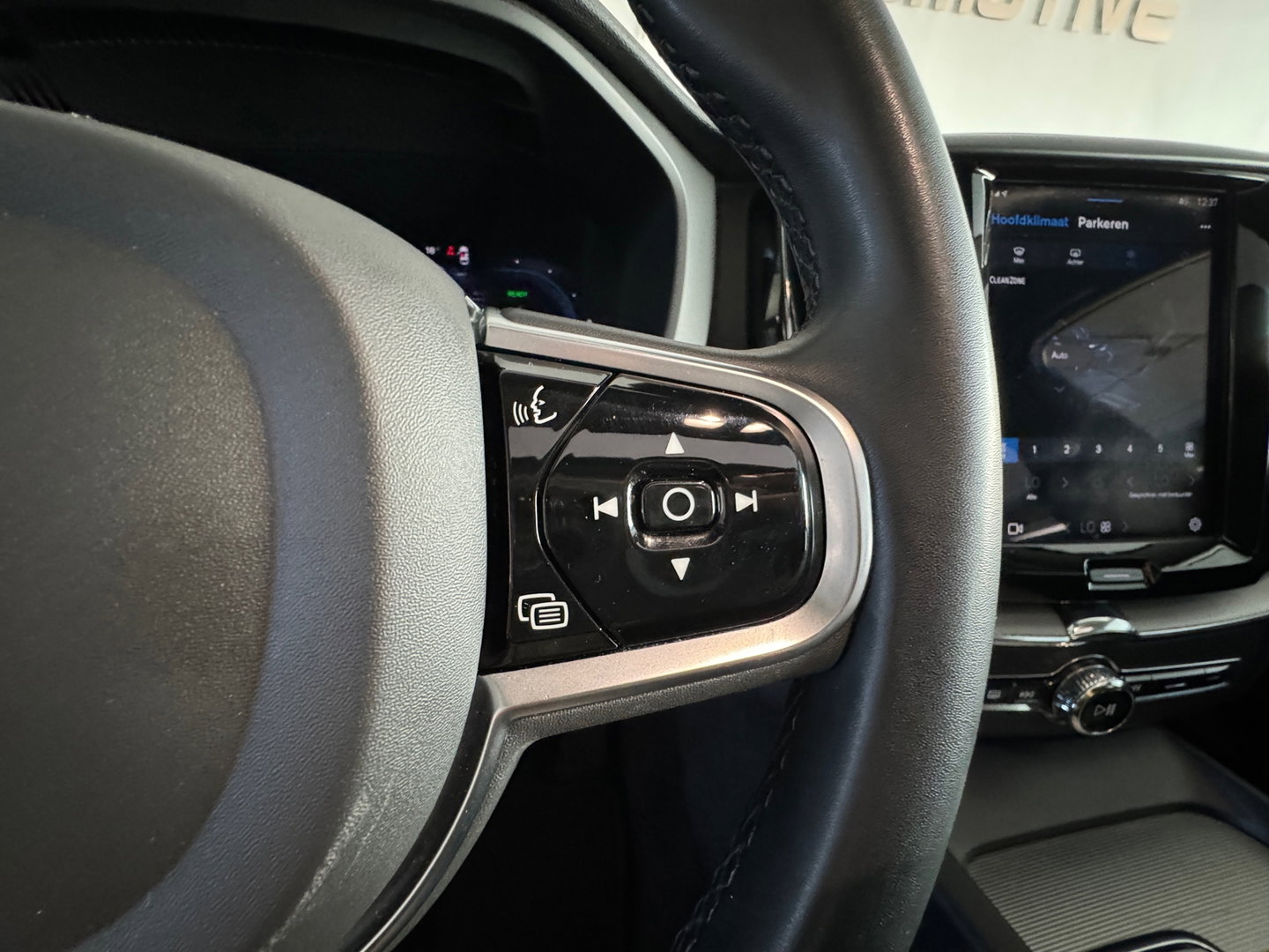 Volvo XC60 2.0 T6 Plug-in hybrid AWD Pano|Memory|Keyless|Camera