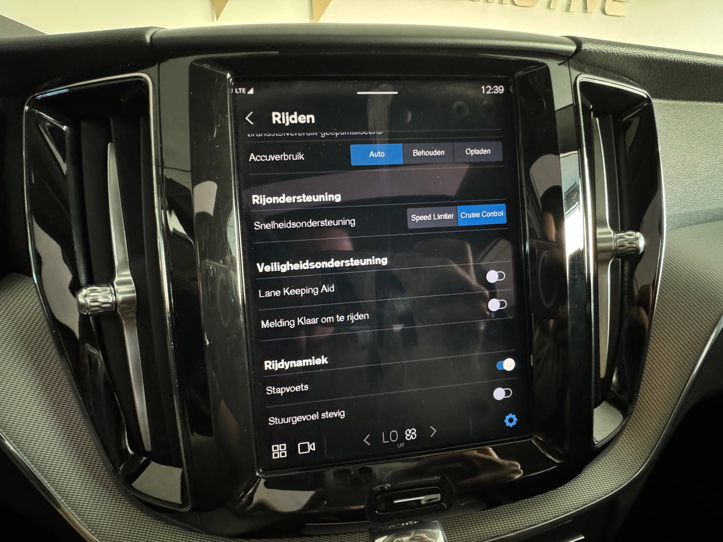 Volvo XC60 2.0 T6 Plug-in hybrid AWD Pano|Memory|Keyless|Camera
