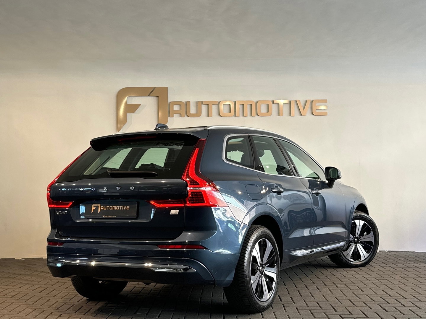 Volvo XC60 2.0 T6 Plug-in hybrid AWD Pano|Memory|Keyless|Camera
