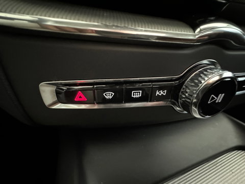 Volvo XC60 2.0 T6 Plug-in hybrid AWD Pano|Memory|Keyless|Camera