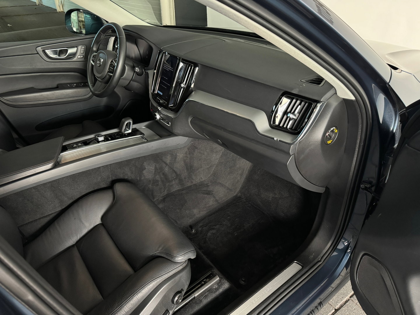 Volvo XC60 2.0 T6 Plug-in hybrid AWD Pano|Memory|Keyless|Camera