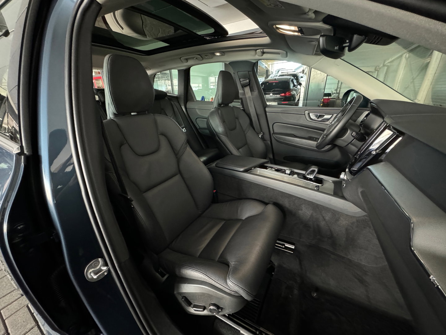 Volvo XC60 2.0 T6 Plug-in hybrid AWD Pano|Memory|Keyless|Camera