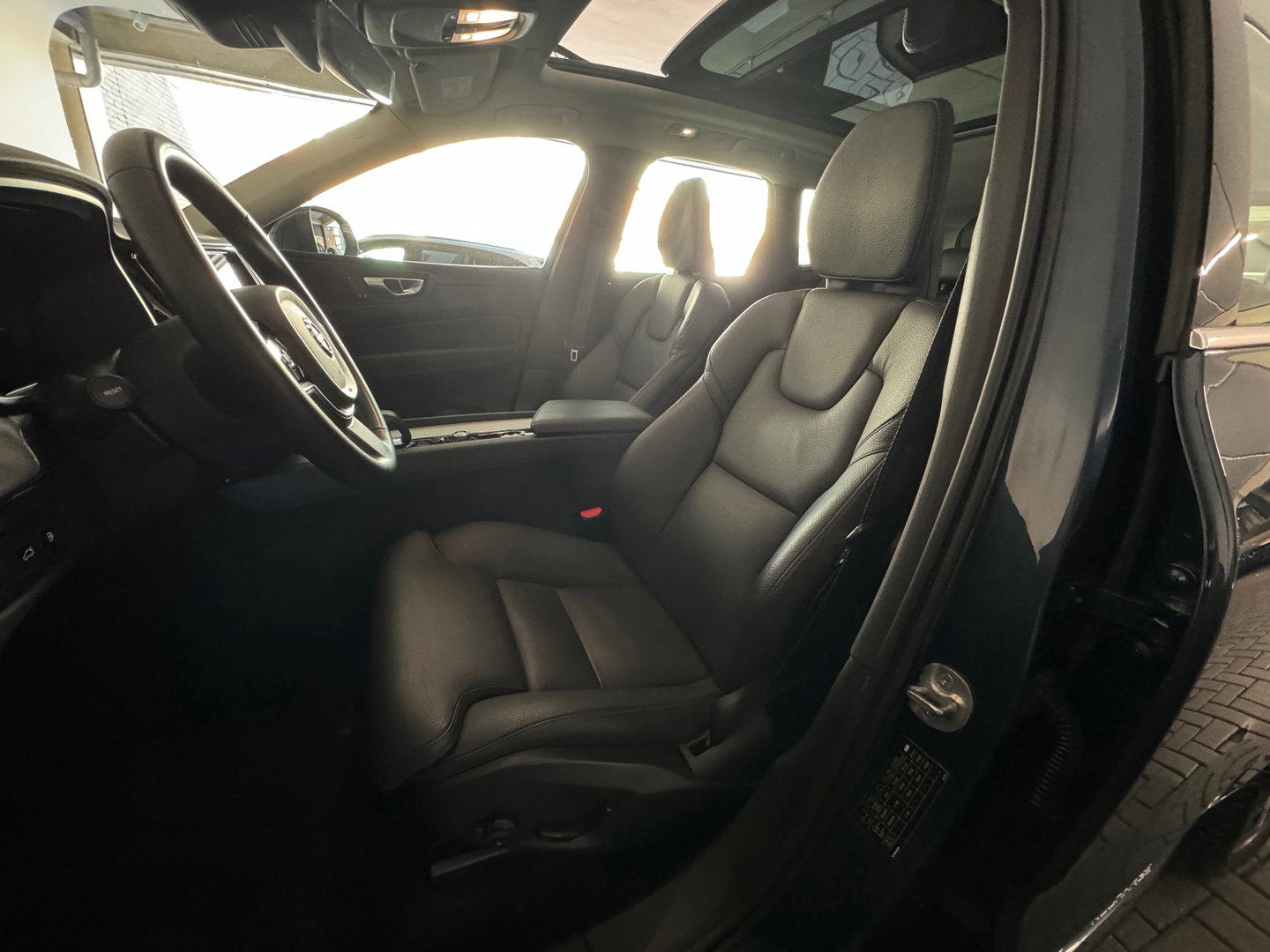 Volvo XC60 2.0 T6 Plug-in hybrid AWD Pano|Memory|Keyless|Camera