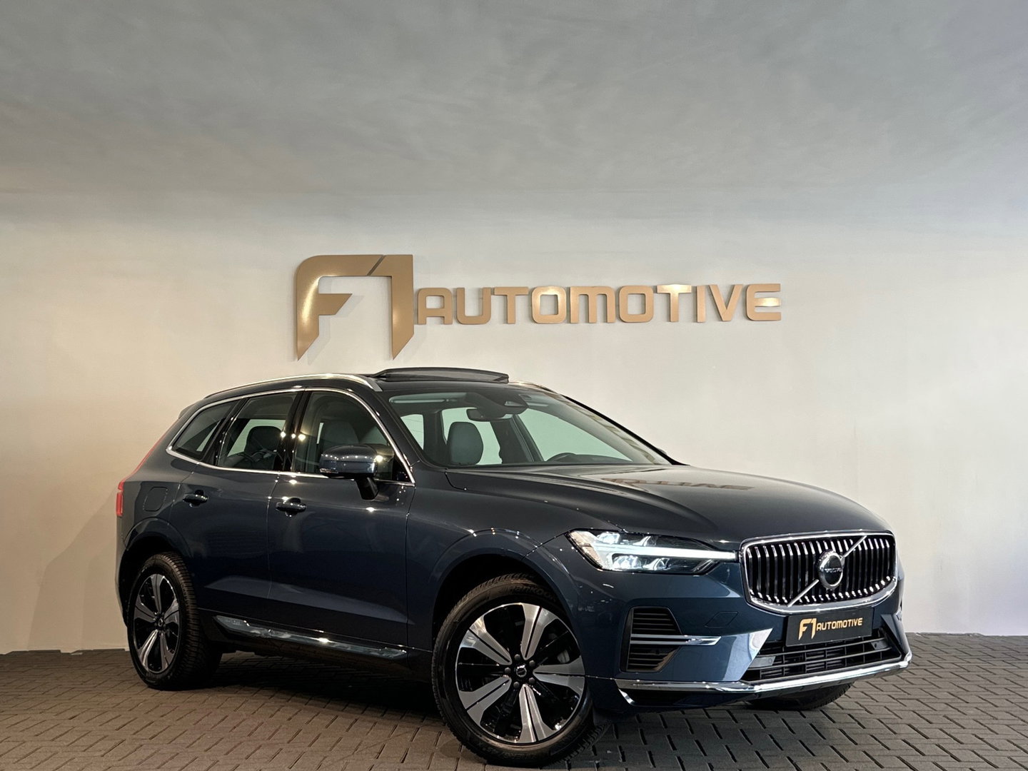 Volvo XC60 2.0 T6 Plug-in hybrid AWD Pano|Memory|Keyless|Camera