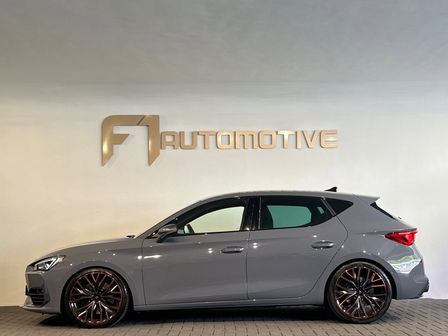 CUPRA Leon 2.0 TSI VZ 300PK Copper Keyless|Sfeer|Beats|Camera