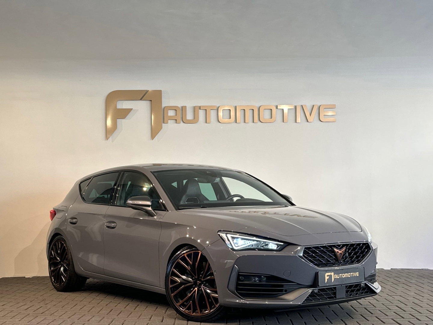 CUPRA Leon 2.0 TSI VZ 300PK Copper Keyless|Sfeer|Beats|Camera