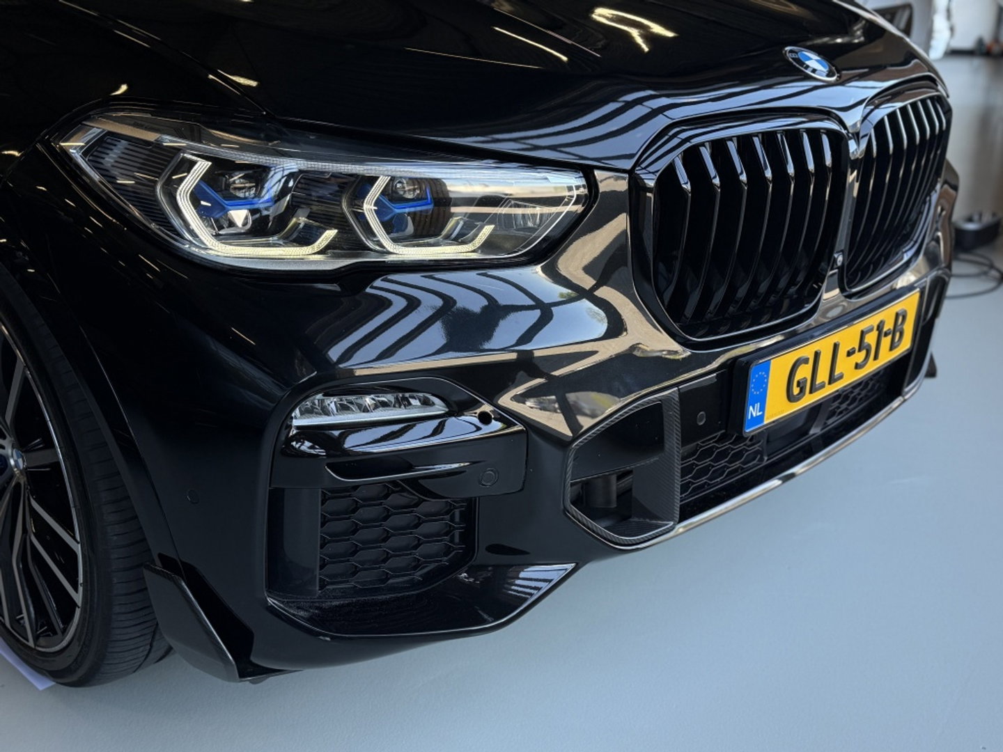 BMW X5 xDrive45e 394PK High Exec. M-Individual / carbon / Laser / 360°