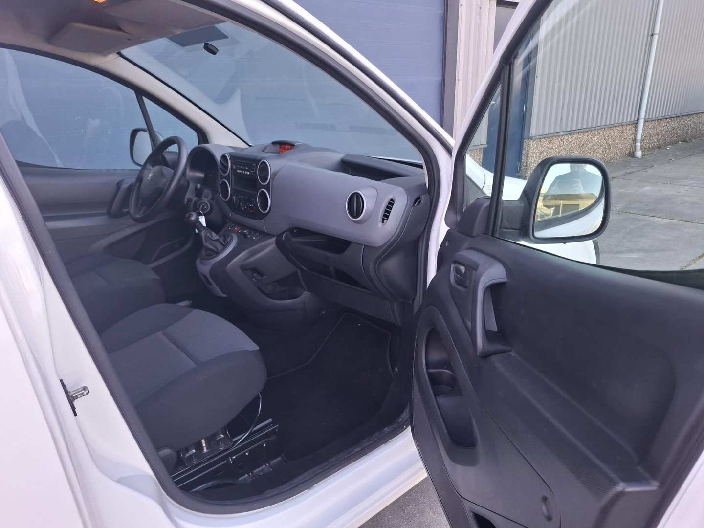 Peugeot Partner 120 1.6 BlueHDi 75 L1 XR AIRCO / DEALER ONDERHOUDEN / EURO 6 / N.A.P